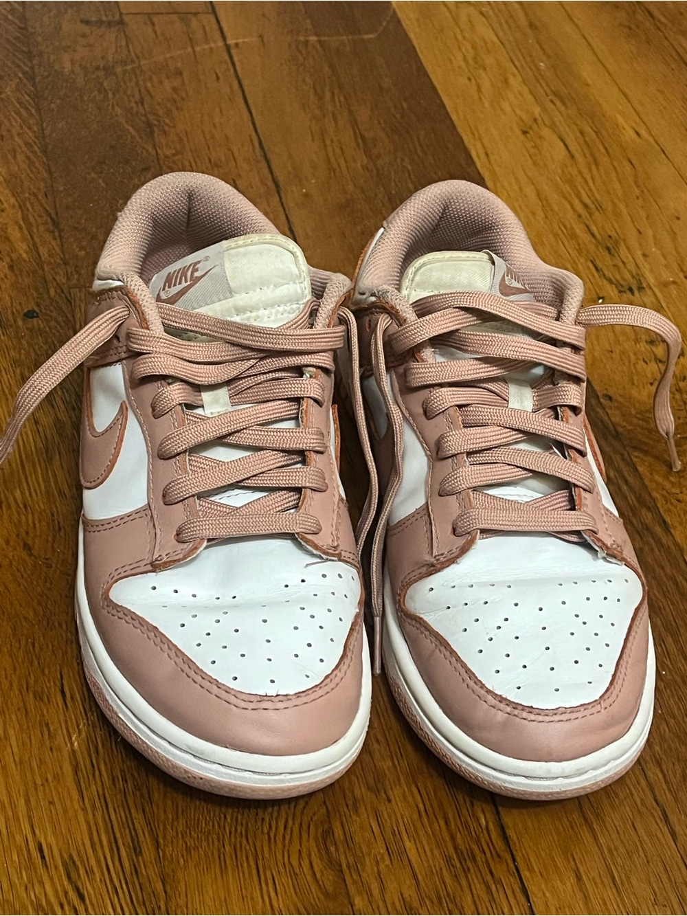 Nike Kids Low-Top Sneakers in Dusty Pink and White Women 8.5